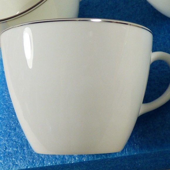 Wedgwood Doric Tea Coffee Cup Lot of 4 Bone China England White Platinum Trim - Picture 3 of 11